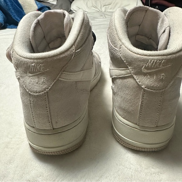 Nike Cream and Black High-Top Sneakers Nike Air Force 1 High sneakers - Picture 4 of 7